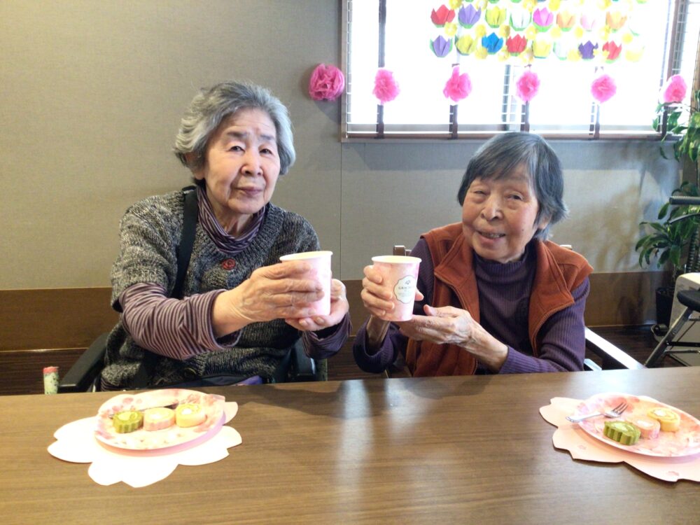 浜松市老人ホーム_春を感じるお花見とお花見会