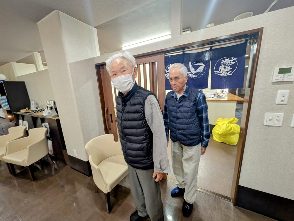 静岡市葵区有料老人ホーム_お食事処花水木で海鮮ちらし寿司を楽しむ
