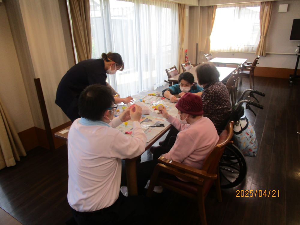 静岡市清水区老人ホーム_コースターを作ってケアマネさんにプレゼントしよう