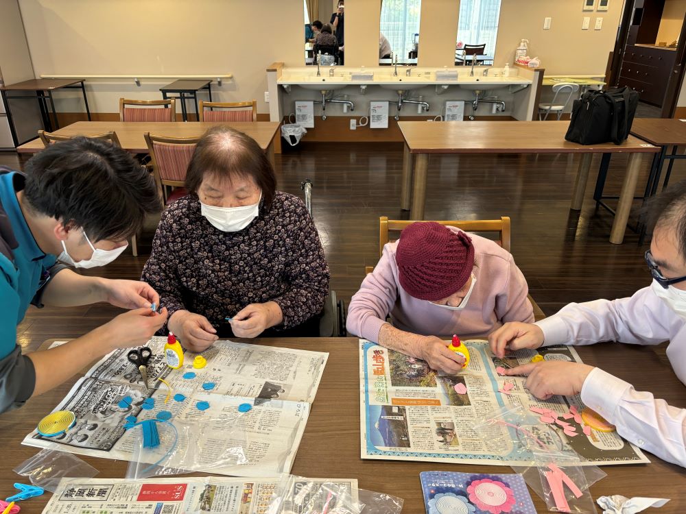 静岡市清水区老人ホーム_コースターを作ってケアマネさんにプレゼントしよう