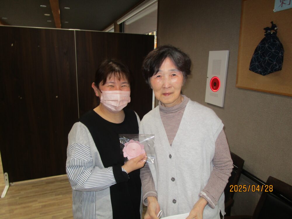 静岡市清水区老人ホーム_コースターを作ってケアマネさんにプレゼントしよう