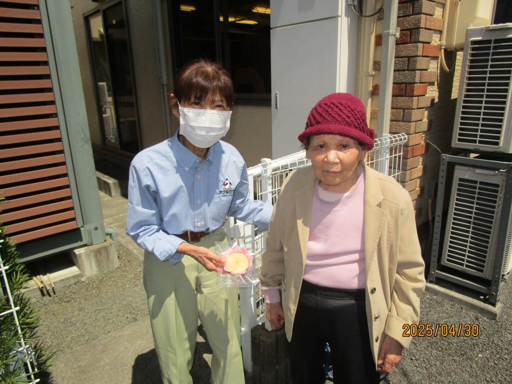 静岡市清水区老人ホーム_コースターを作ってケアマネさんにプレゼントしよう