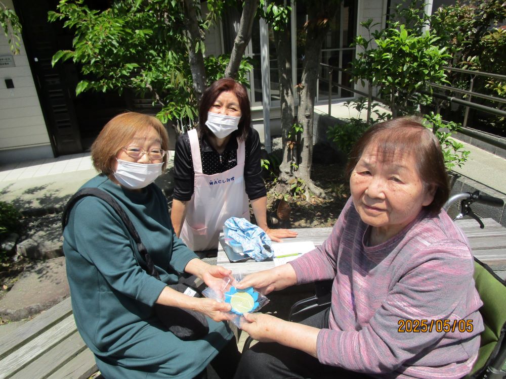 静岡市清水区老人ホーム_コースターを作ってケアマネさんにプレゼントしよう