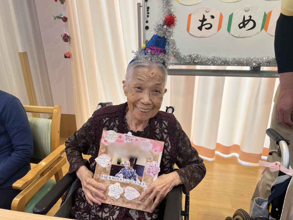 静岡市清水区老人ホーム_笑顔が満開 4月誕生日会開催