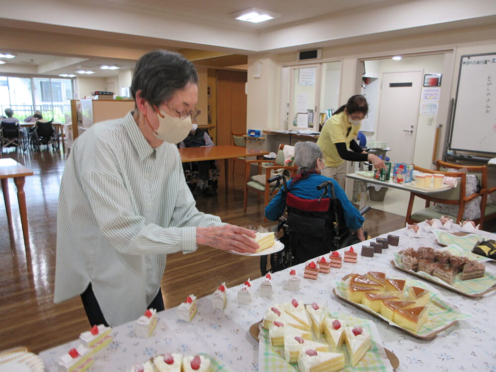 静岡市葵区有料老人ホーム_ケーキバイキング