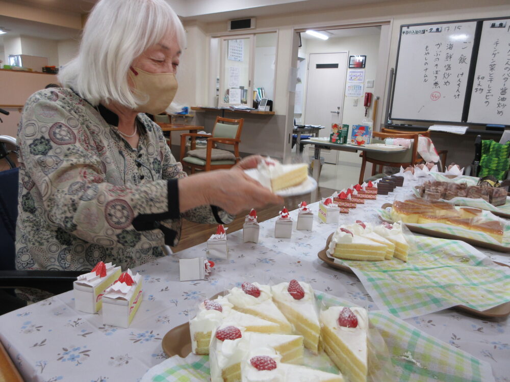 静岡市葵区有料老人ホーム_ケーキバイキング