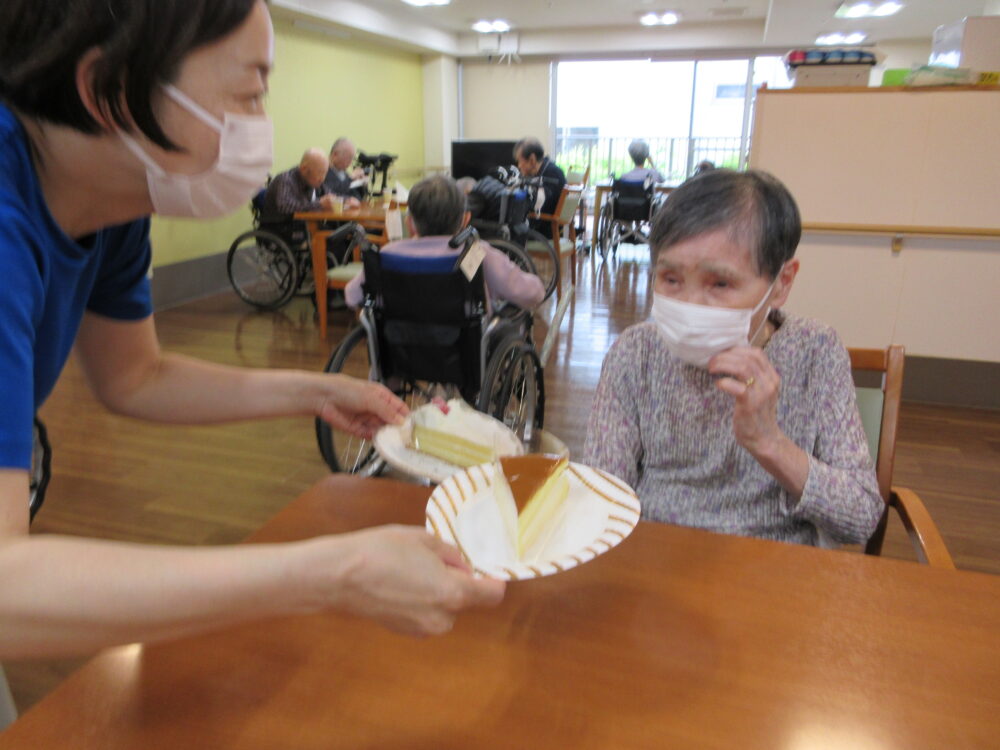 静岡市葵区有料老人ホーム_ケーキバイキング