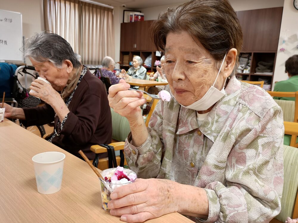 藤枝市老人ホーム_5月母の日イベント
