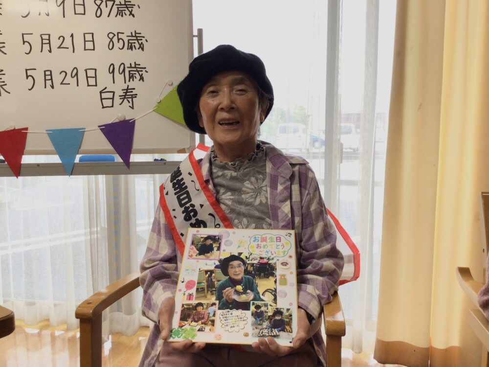 藤枝市老人ホーム_5月お誕生日会