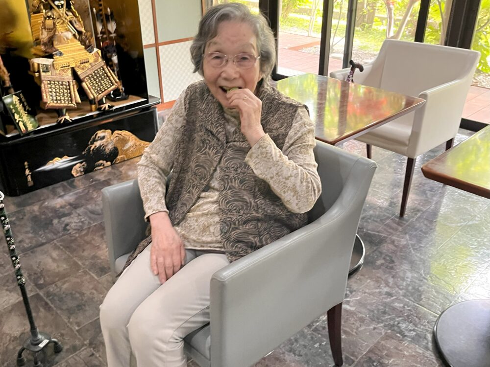 静岡市駿河区有料老人ホーム_新茶の芽の天ぷら