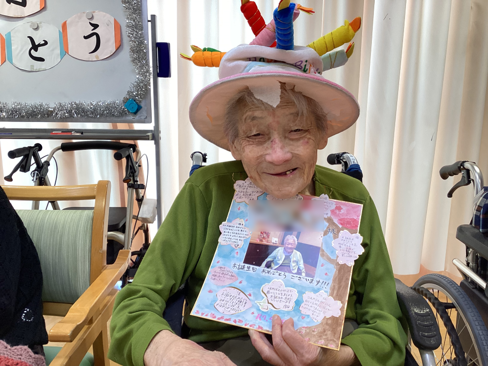 静岡市清水区老人ホーム_笑顔が満開 4月誕生日会開催