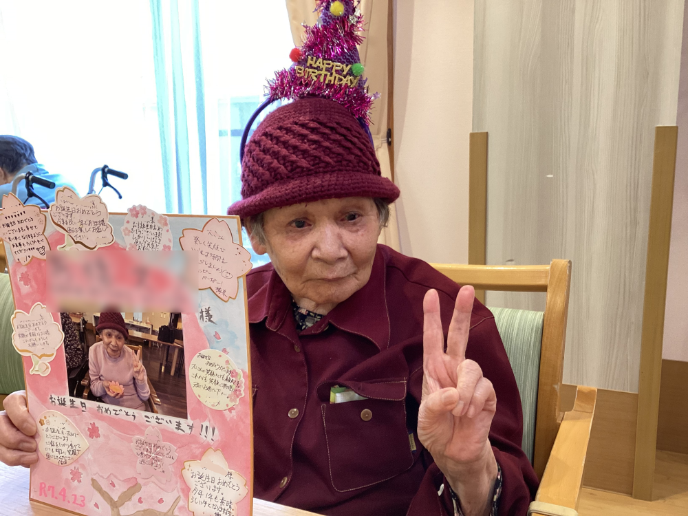 静岡市清水区老人ホーム_笑顔が満開 4月誕生日会開催