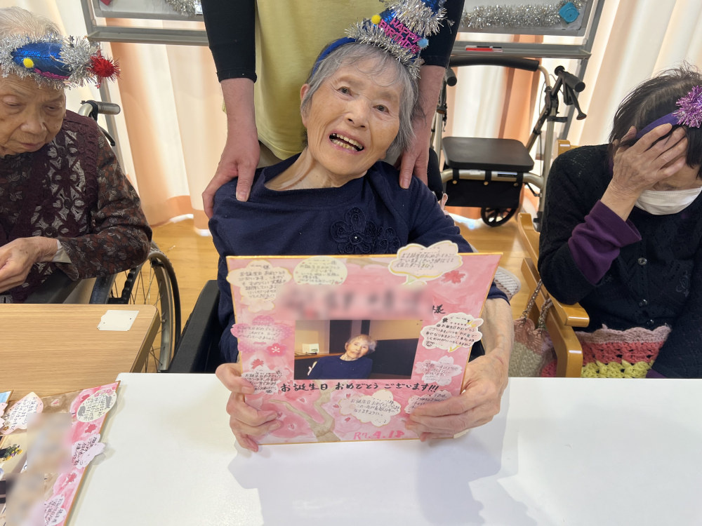静岡市清水区老人ホーム_笑顔が満開 4月誕生日会開催