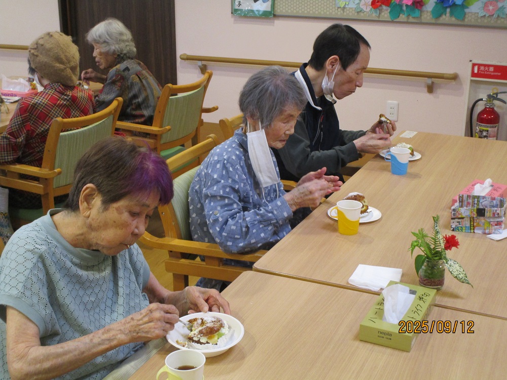 静岡市清水区老人ホーム_ぺんぎんパティシエ
