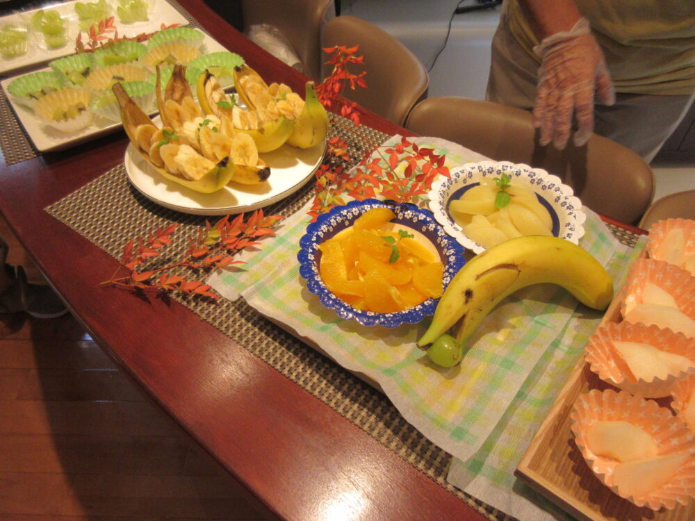 静岡市葵区有料老人ホーム_秋の味覚フルーツの会