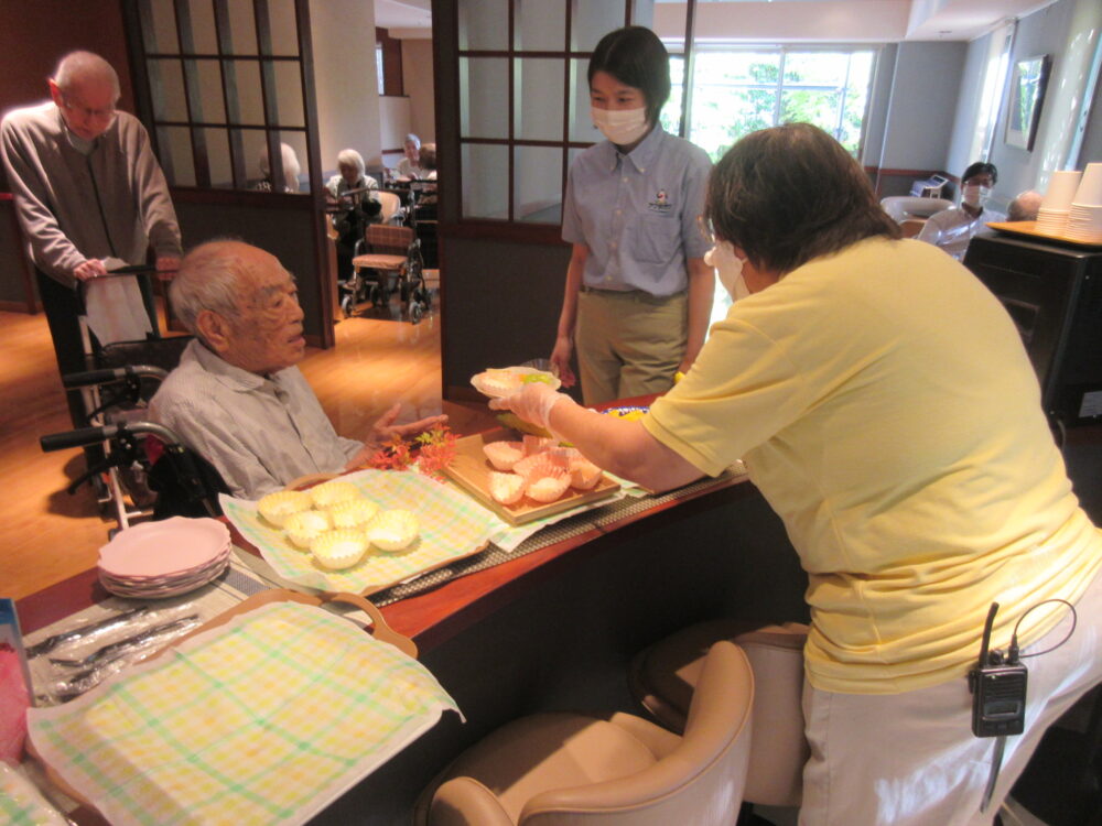 静岡市葵区有料老人ホーム_秋の味覚フルーツの会