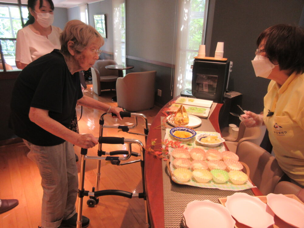 静岡市葵区有料老人ホーム_秋の味覚フルーツの会