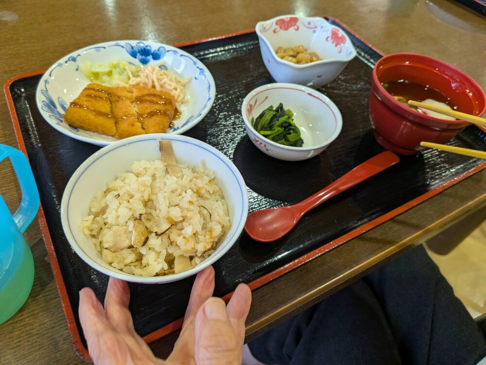 静岡市駿河区有料老人ホーム_秋の風物詩「松茸」を味わう贅沢なひととき