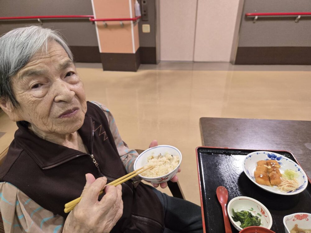 静岡市駿河区有料老人ホーム_秋の風物詩「松茸」を味わう贅沢なひととき