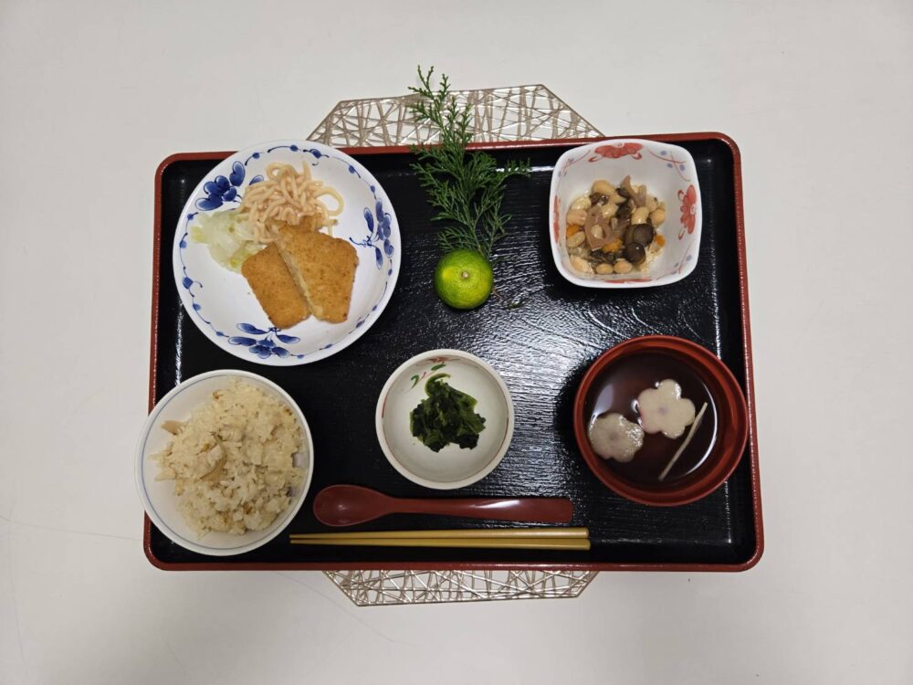 静岡市駿河区有料老人ホーム_秋の風物詩「松茸」を味わう贅沢なひととき