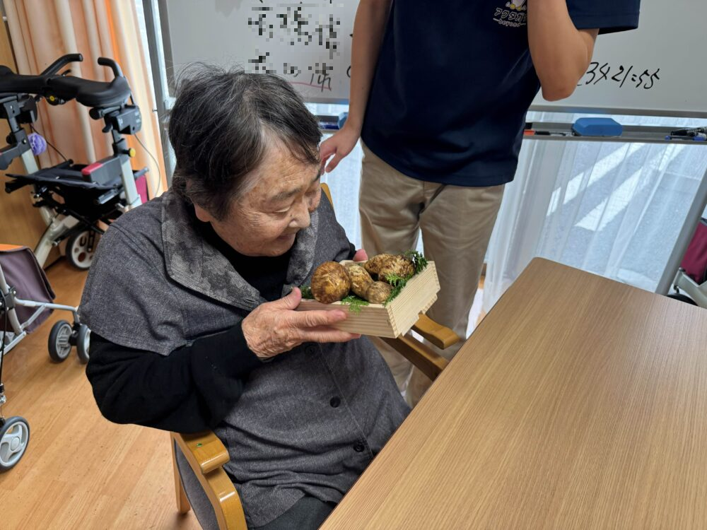 藤枝市老人ホーム_松茸ごはん
