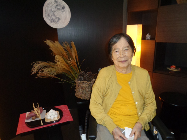 静岡市葵区有料老人ホーム_お月見撮影と蕎麦ボーロ