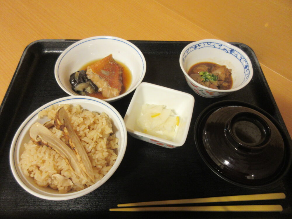 静岡市葵区有料老人ホーム_秋のまつたけごはん