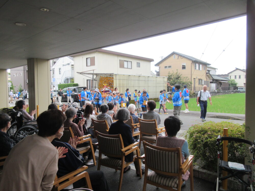 静岡市葵区有料老人ホーム_こどもみこし見物