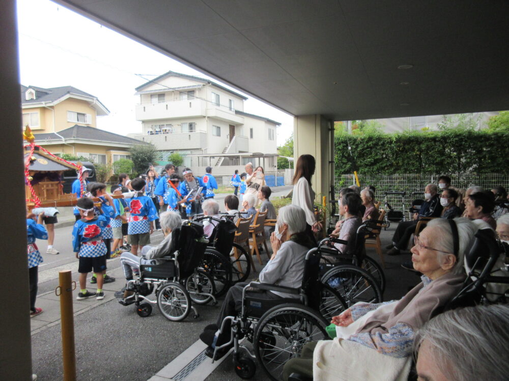 静岡市葵区有料老人ホーム_こどもみこし見物