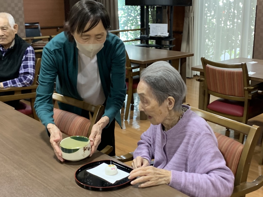 駿東郡長泉町老人ホーム_五感で感じるお茶会 芋名月と十五夜の記憶