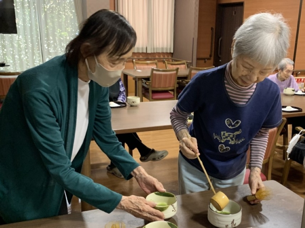 駿東郡長泉町老人ホーム_五感で感じるお茶会 芋名月と十五夜の記憶