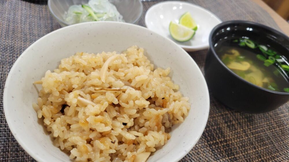 浜松市老人ホーム_秋をお届け旬の味覚を満喫第一弾松茸ご飯