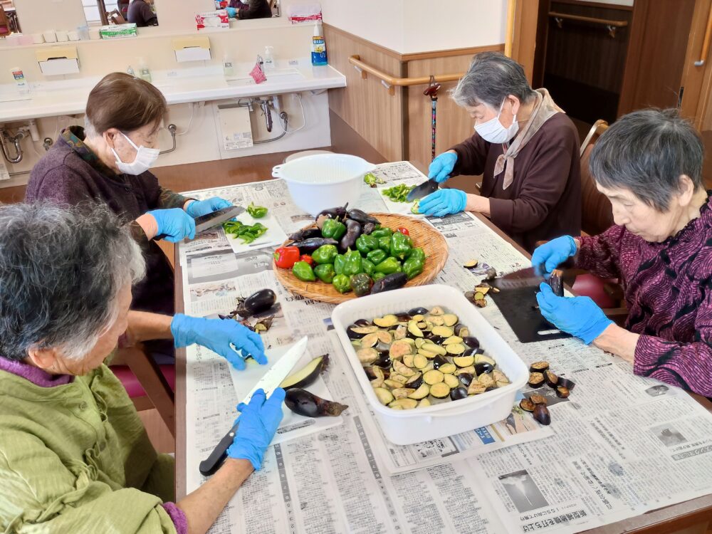 藤枝市老人ホーム_園芸クラブ収穫から調理まで