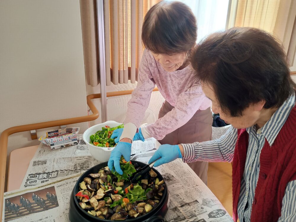 藤枝市老人ホーム_園芸クラブ収穫から調理まで