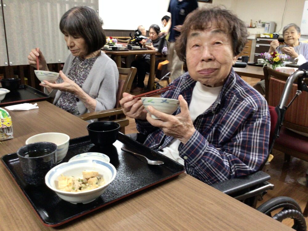 藤枝市老人ホーム_松茸ごはん