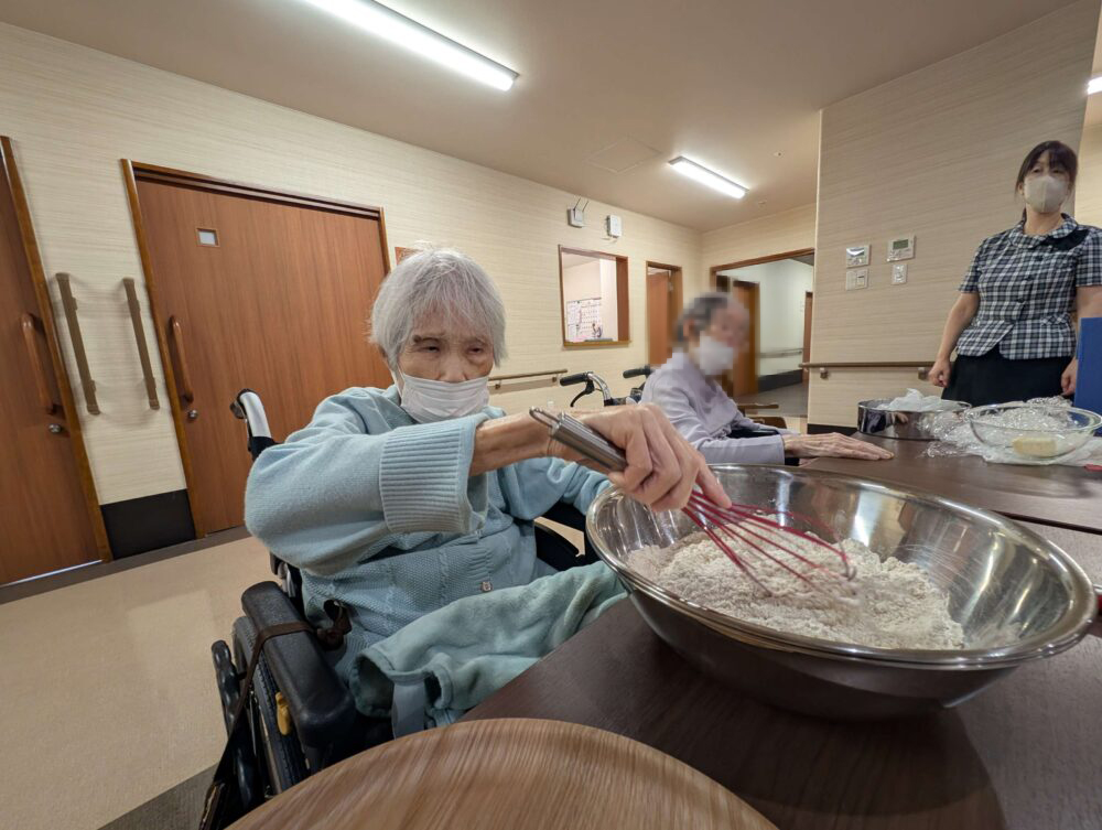 静岡市葵区有料老人ホーム_お月見撮影と蕎麦ボーロ