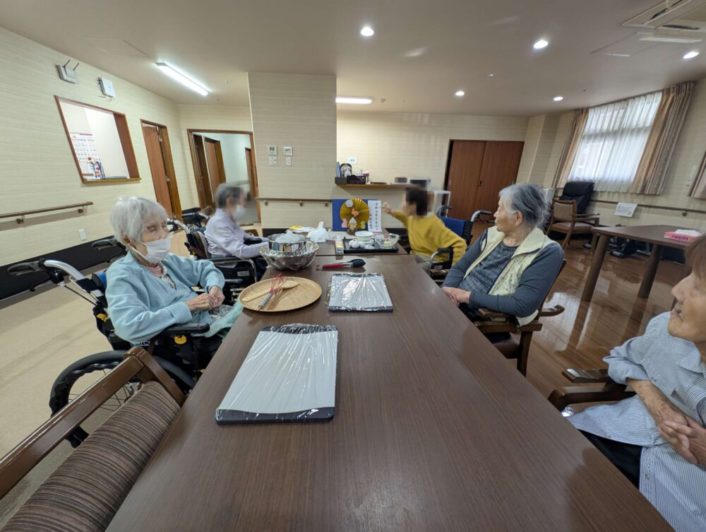 静岡市葵区有料老人ホーム_お月見撮影と蕎麦ボーロ