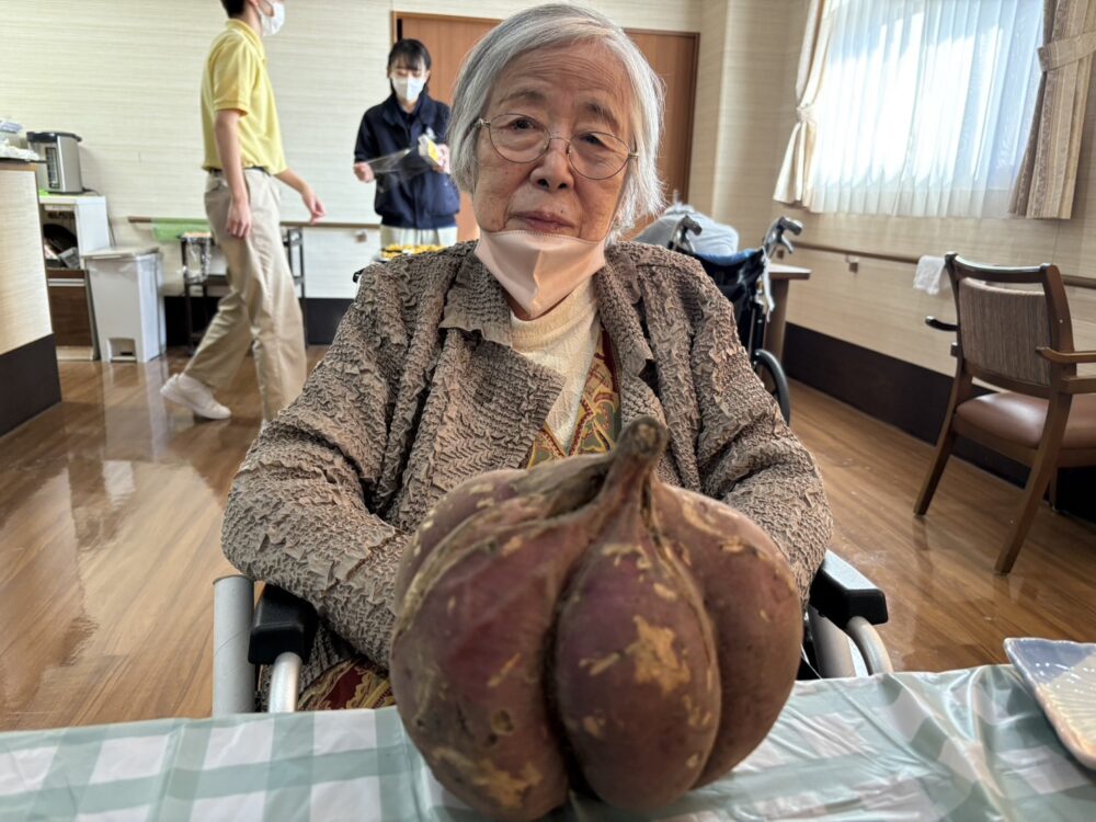 静岡市葵区有料老人ホーム_秋の味覚祭茶巾絞り