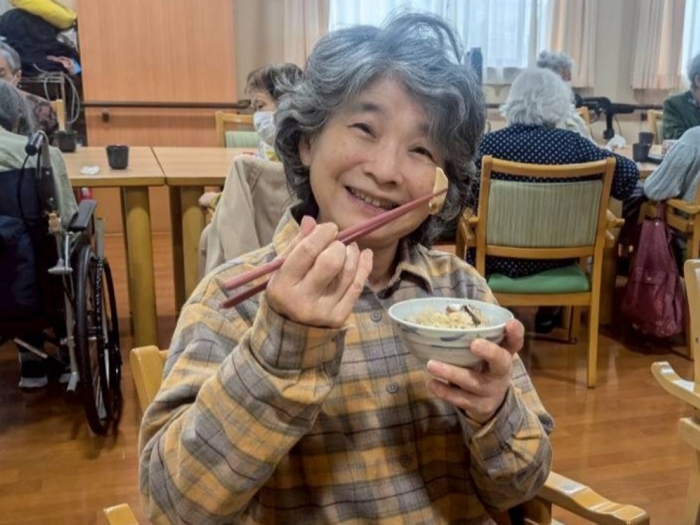 駿東郡長泉町老人ホーム_秋便り松茸の香りに包まれて