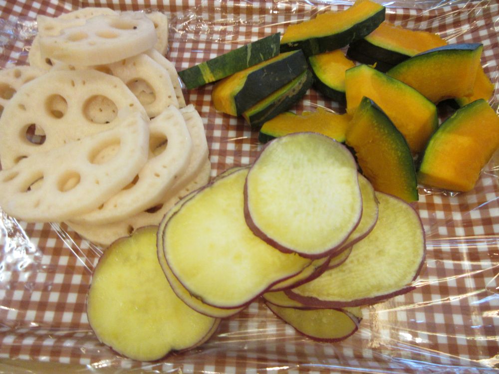 静岡市葵区老人ホーム_おやつレク秋の味覚焼き体験