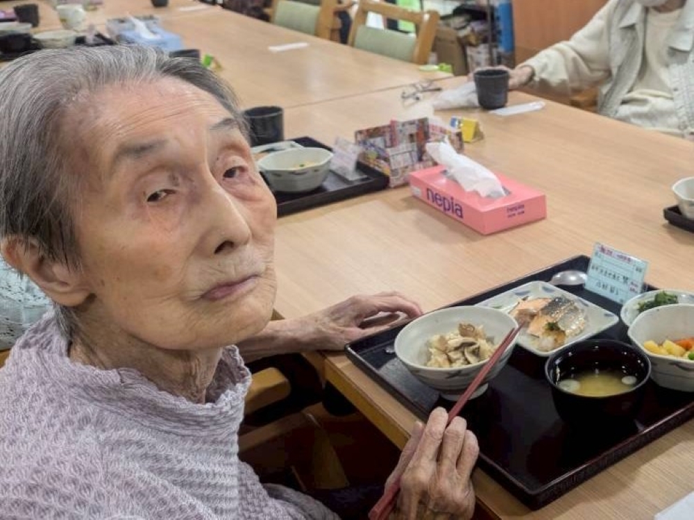 駿東郡長泉町老人ホーム_秋便り松茸の香りに包まれて