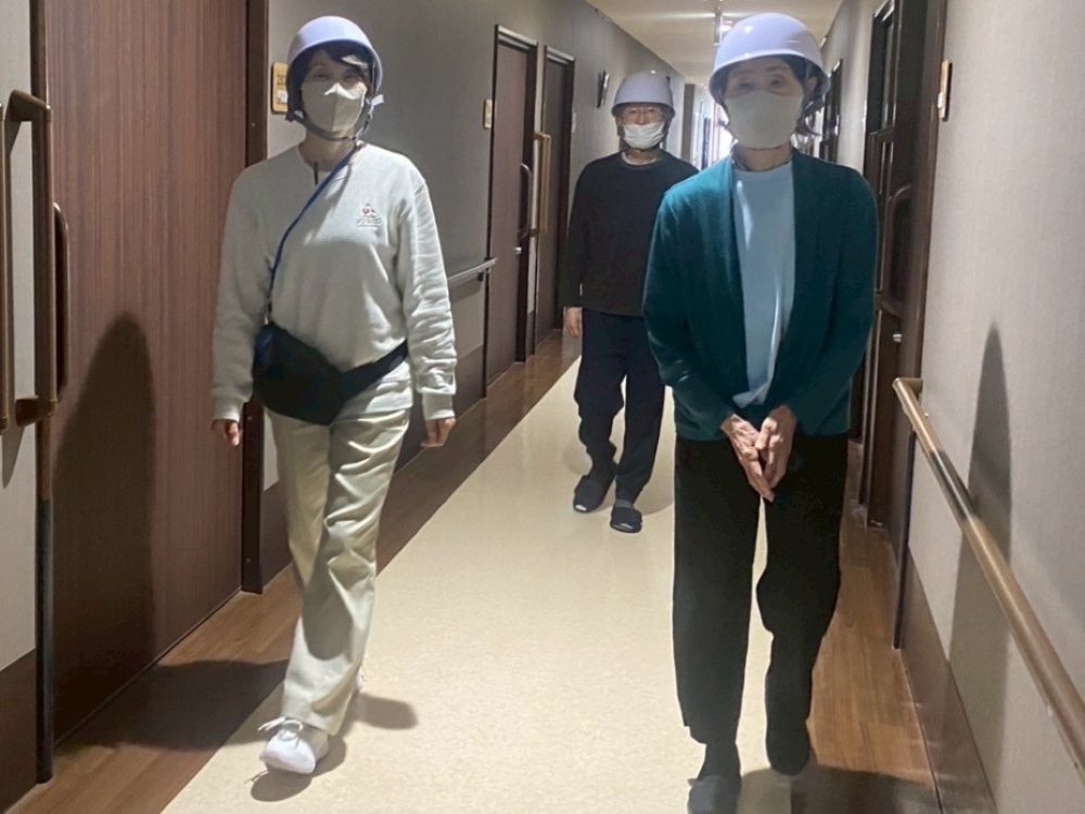 駿東郡長泉町老人ホーム_安心して過ごすために避難行動と水消火器体験