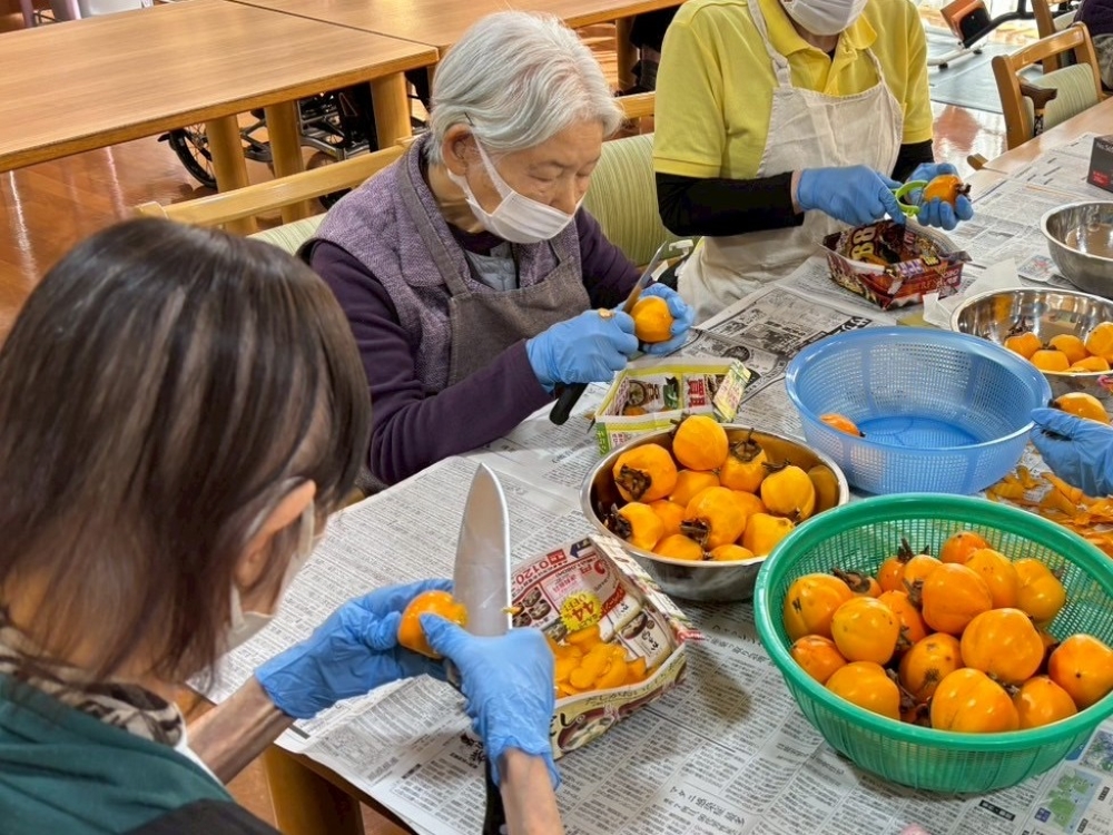駿東郡長泉町老人ホーム_つくって・食べて・楽しむ！干し柿チャレンジ
