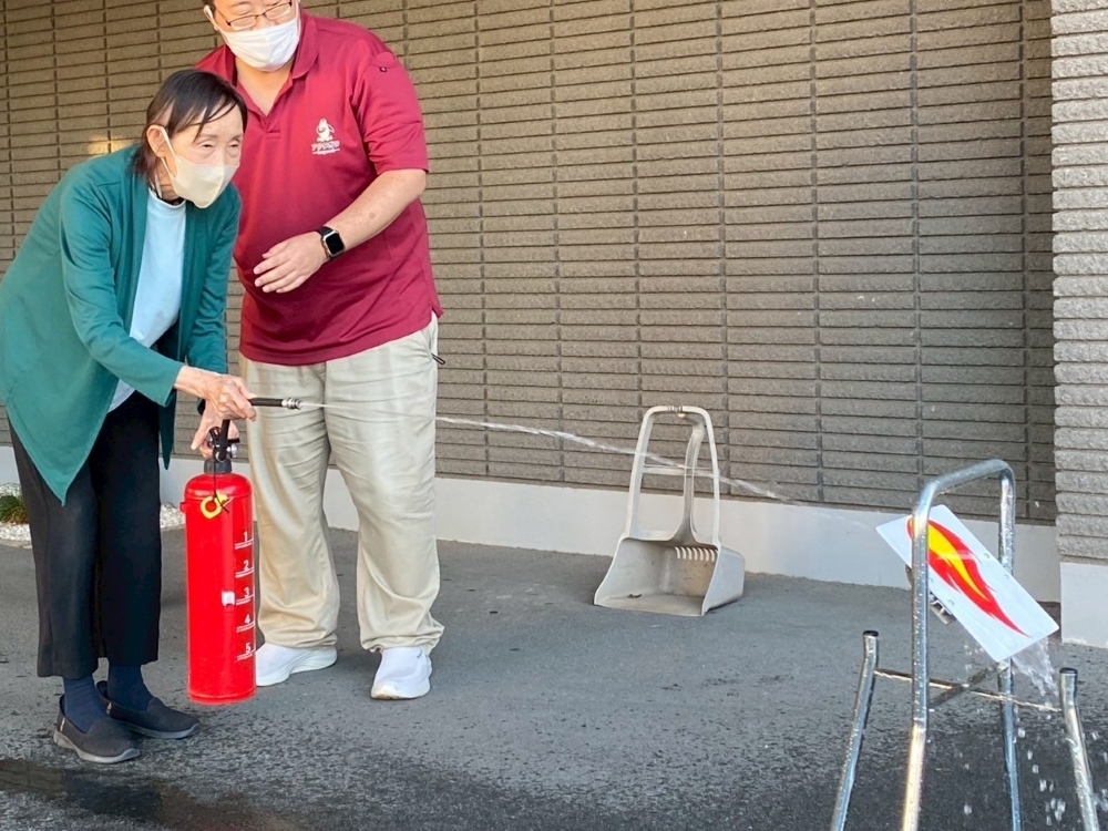 駿東郡長泉町老人ホーム_安心して過ごすために避難行動と水消火器体験