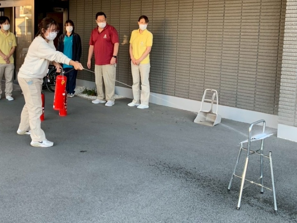 駿東郡長泉町老人ホーム_安心して過ごすために避難行動と水消火器体験