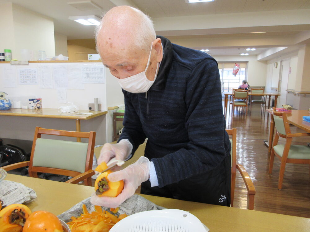 静岡市葵区老人ホーム_干し柿づくり