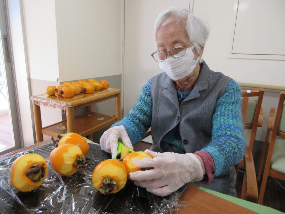 静岡市葵区老人ホーム_干し柿づくり