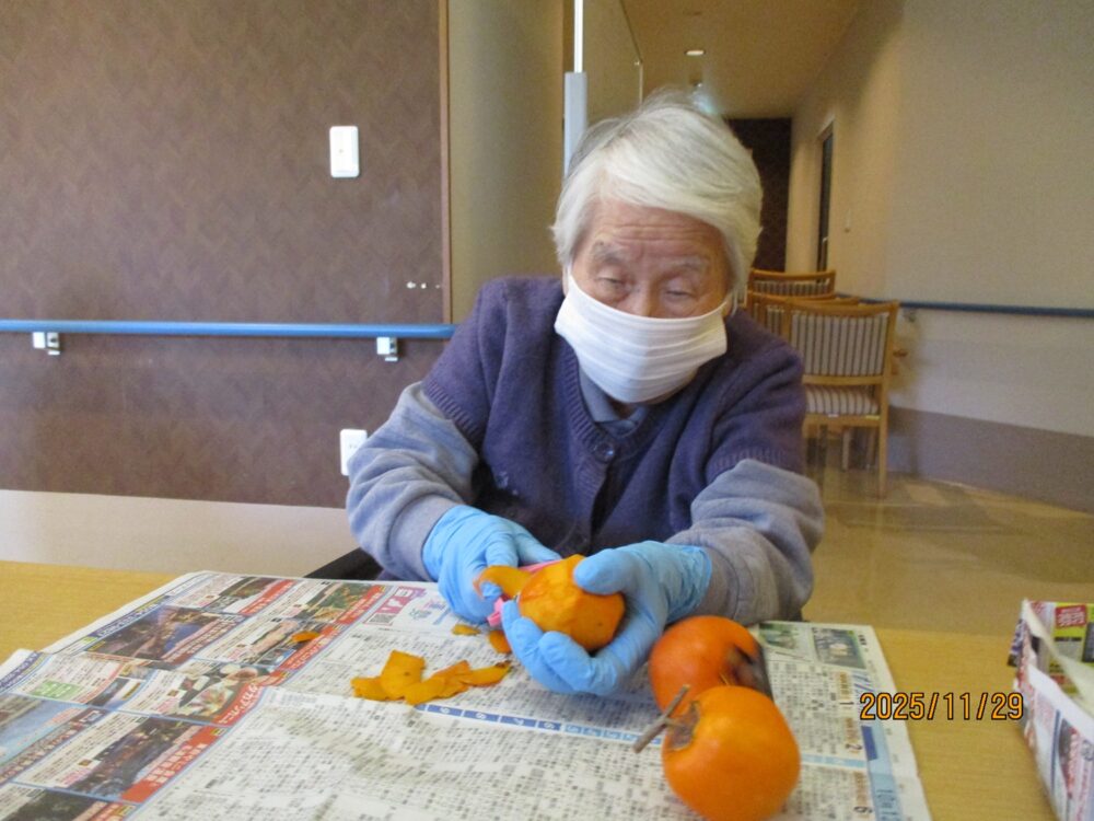 静岡市葵区老人ホーム_干し柿作り