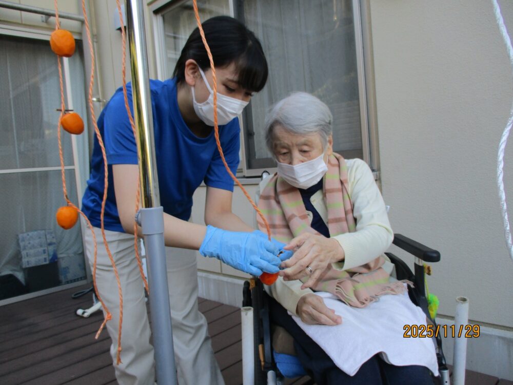 静岡市葵区老人ホーム_干し柿作り