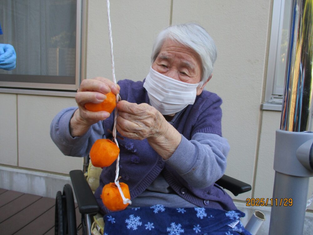 静岡市葵区老人ホーム_干し柿作り